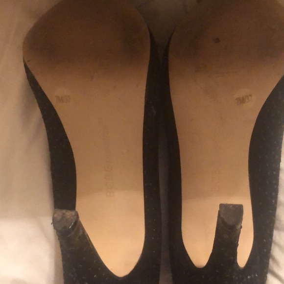 BCBG KIDSUEDE BLACK PUMP - Picture 4 of 4